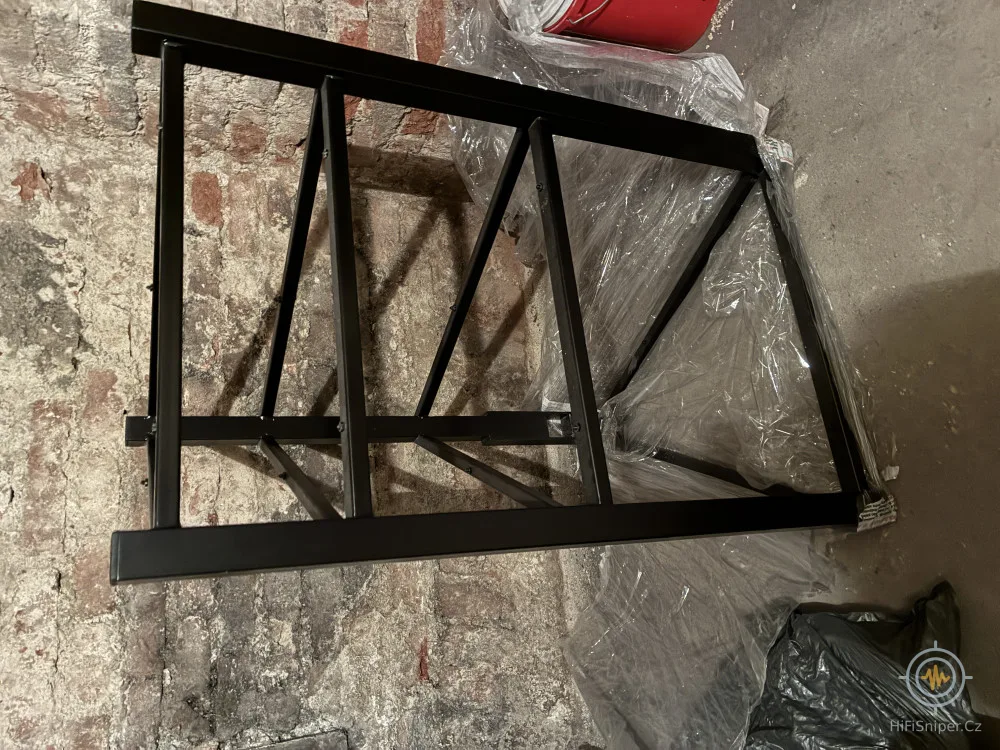 DIY Stojan na HI-FÍ