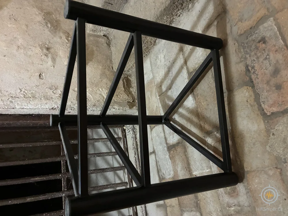 DIY Stojan na HI-FÍ