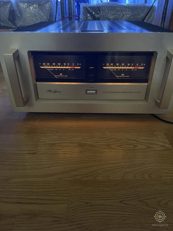 Accuphase P-700