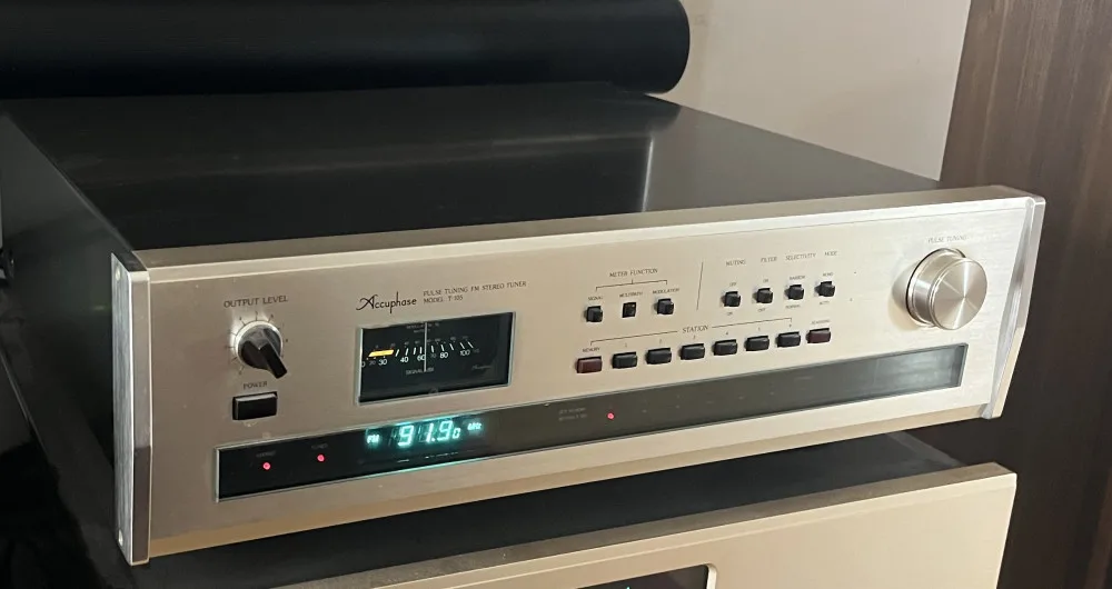 Accuphase T-105