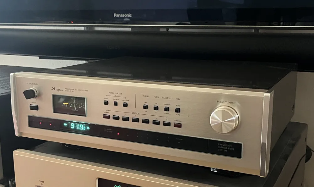 Accuphase T-105