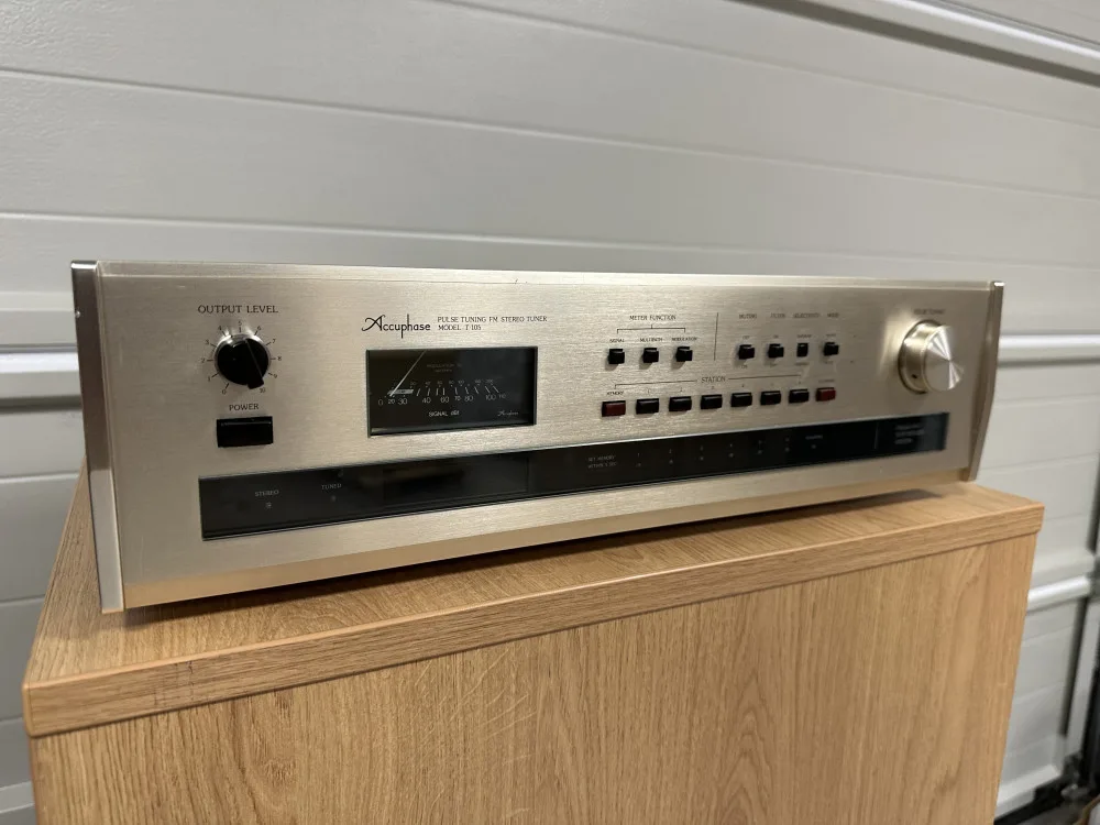 Accuphase T-105