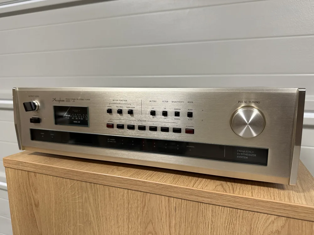 Accuphase T-105