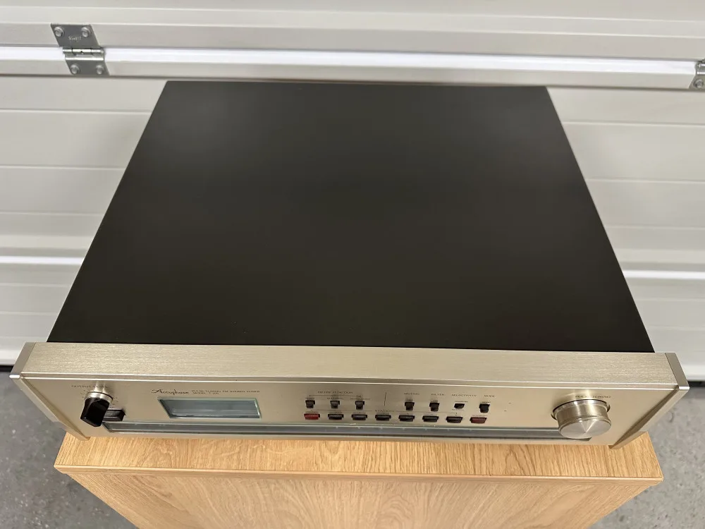 Accuphase T-105