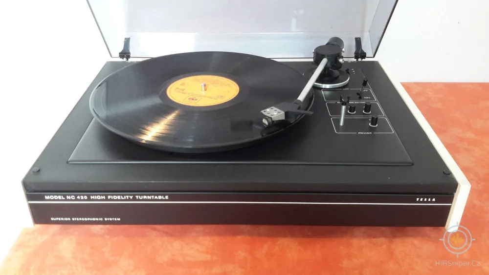 Tesla Gramofon NC 420
