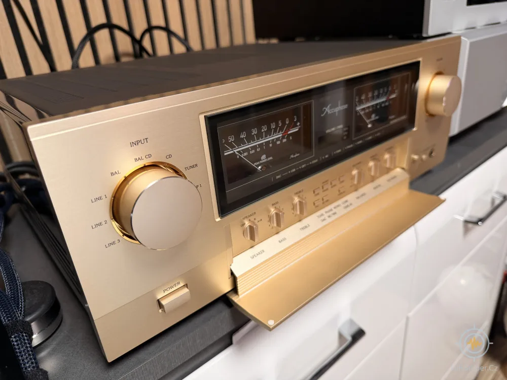 Accuphase E-4000