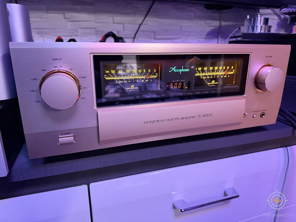 Accuphase E-4000
