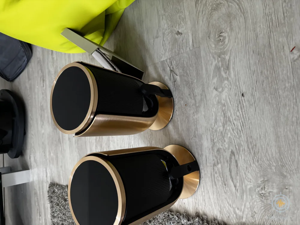 Bang and Beolab 8 Gold Tone Aktivní Reproduktory