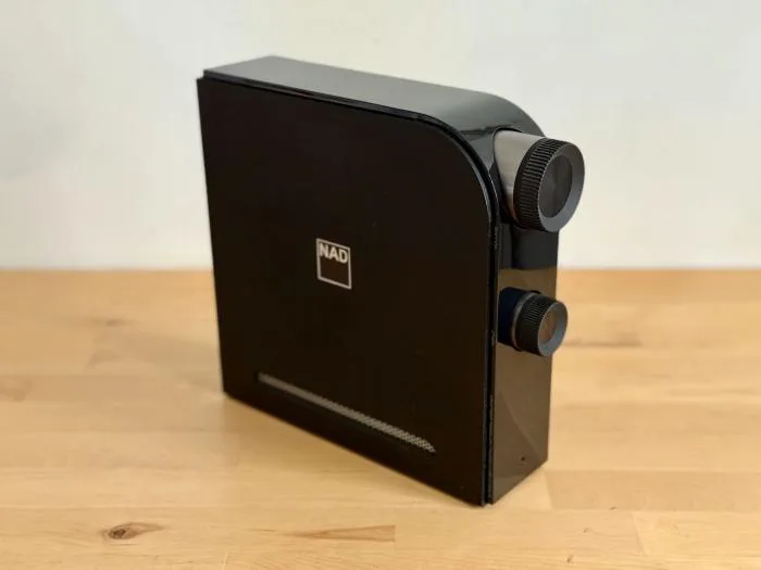 NAD D7050