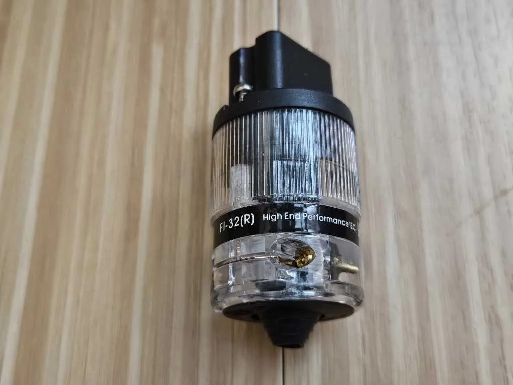 Furutech FI-32(R)