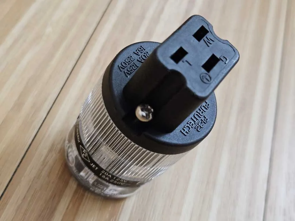 Furutech FI-32(R)