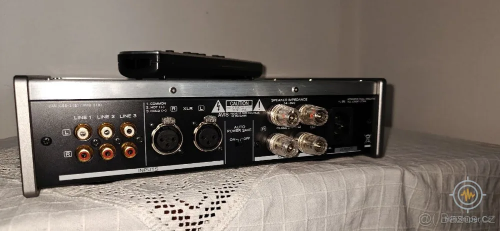 TEAC AX-501 (XLR, analogové VU metry)