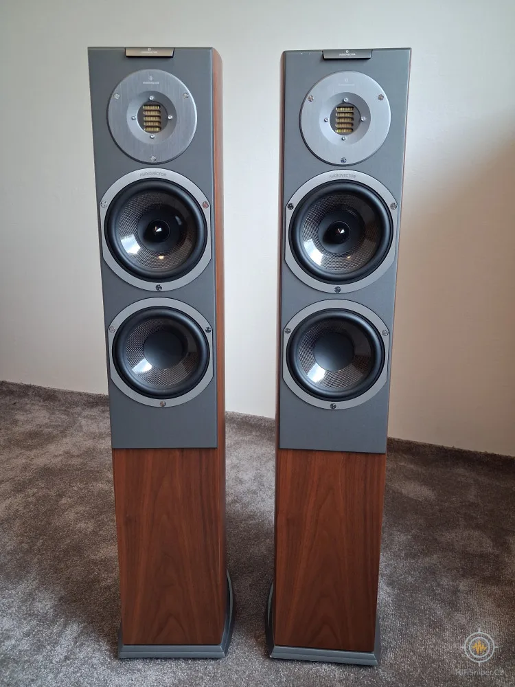 Audiovector R3 Avantgarde (Italský ořech)