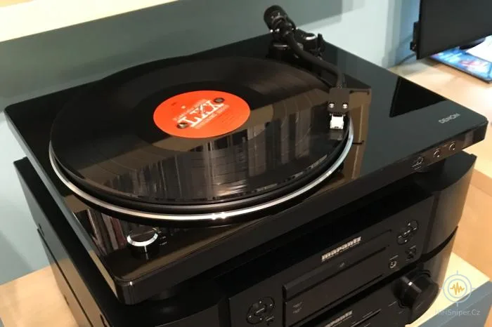 Denon DP-450 USB (černá)