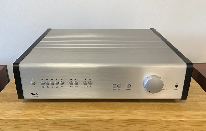 T+A POWER PLANT High-End Audio integrovaný zesilovač, gramofonový/phono předzesilovač stříbrno černý