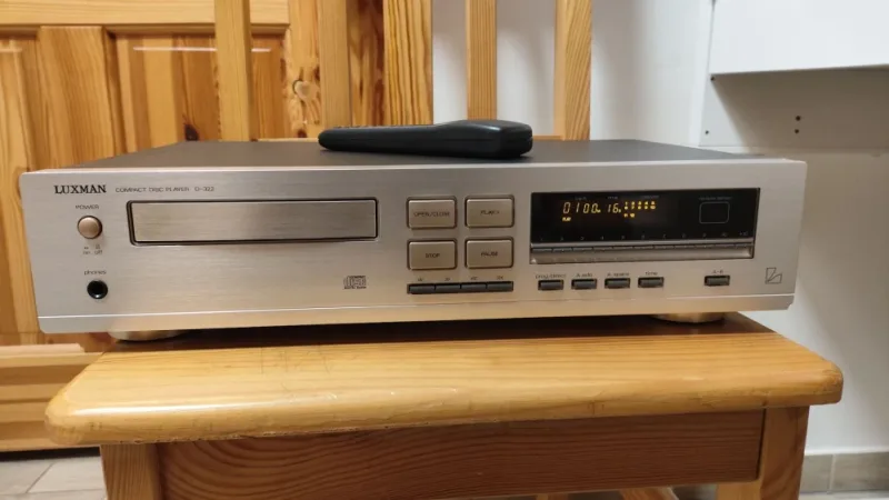 Luxman D-322