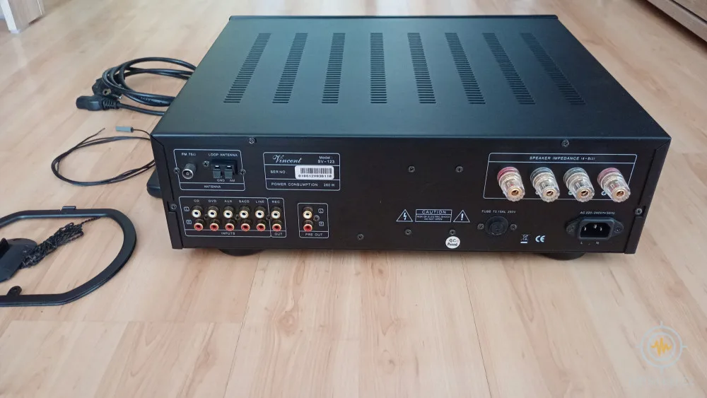 Vincent  Integrovaný stereo receiver