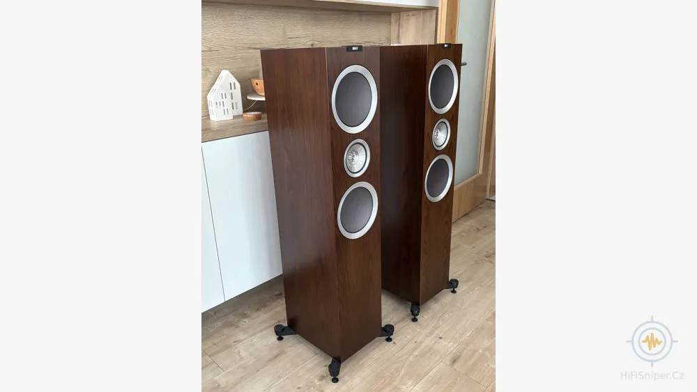 KEF R900