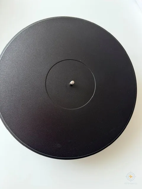 Pro-Ject MDF talíř "sandwich" konstrukce