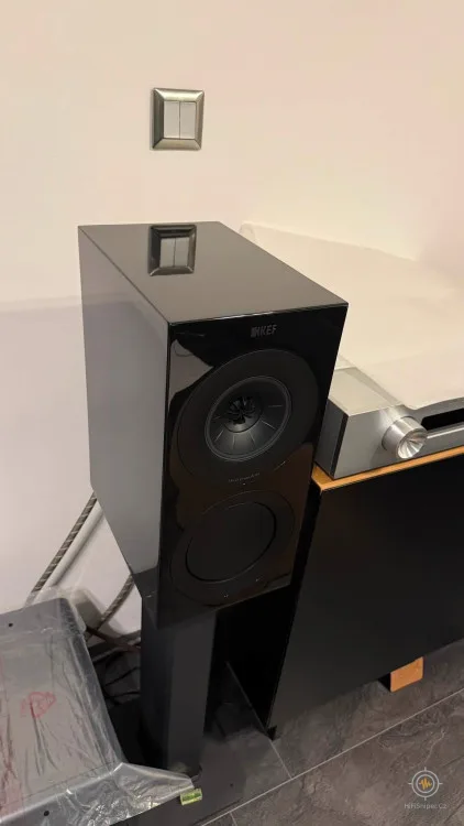 KEF R3